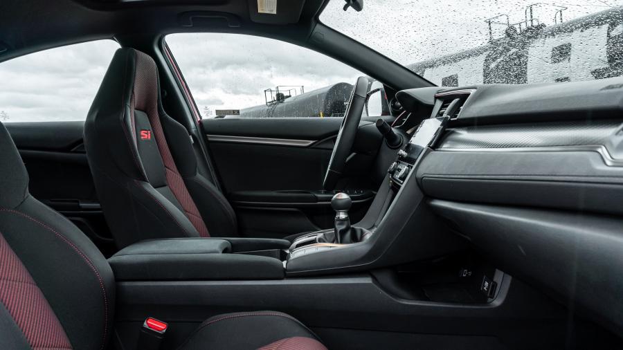 Интерьер Honda Civic Si Sedan (FC) 2019 года  (NA) (фото 33 из 43)
